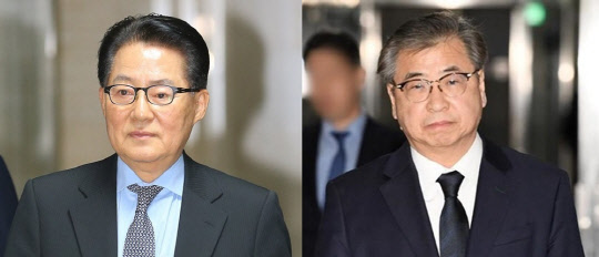 박지원(왼쪽) 전 국가정보원장과 서훈 전 국가정보원장. <연합뉴스>
